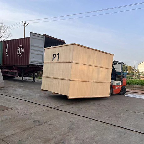 Loading container for filling machine 